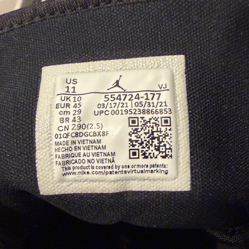 Nike Men's Black and Yellow Jordan - Picture 7 of 7